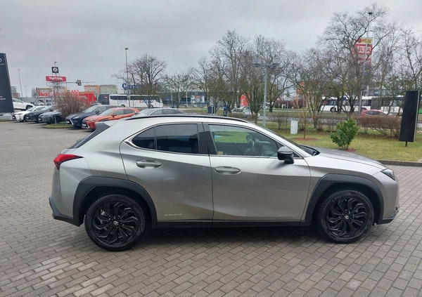 Lexus UX cena 152900 przebieg: 16562, rok produkcji 2022 z Szczecin małe 562